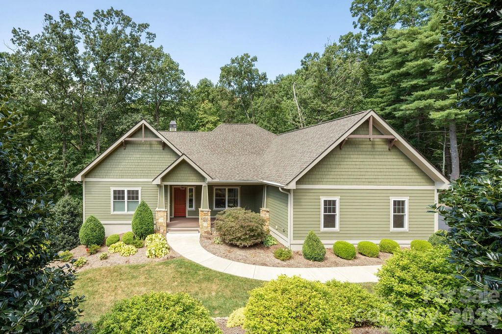 8 MANORWOOD Court, Flat Rock, NC 28731