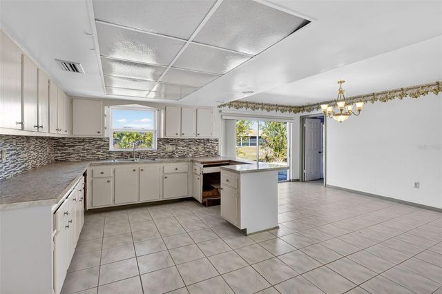 10 GOLFVIEW ROAD, Rotonda West, FL 33947