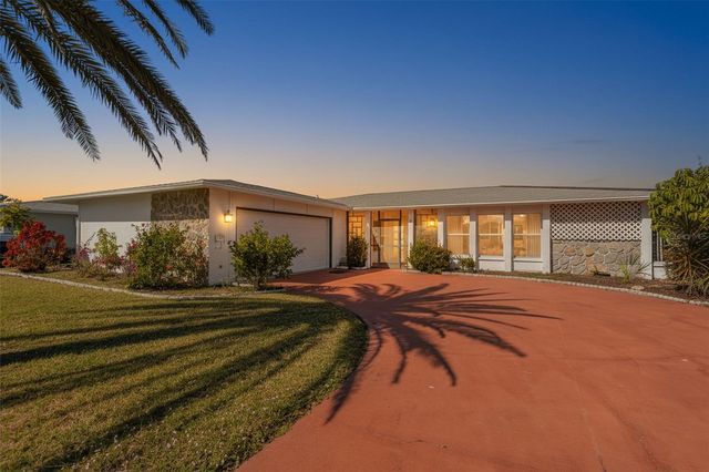 10 GOLFVIEW ROAD, Rotonda West, FL 33947