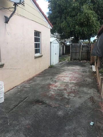 625 E 8th Ct, Hialeah, FL 33010