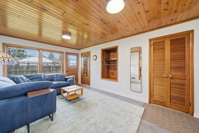 1920 S 4th Street, Dekalb, IL 60115