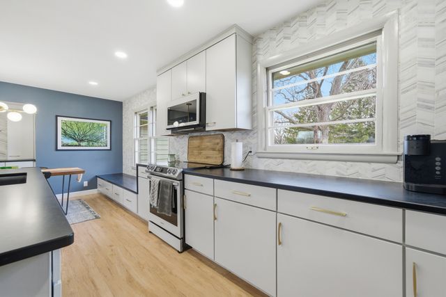 1920 S 4th Street, Dekalb, IL 60115