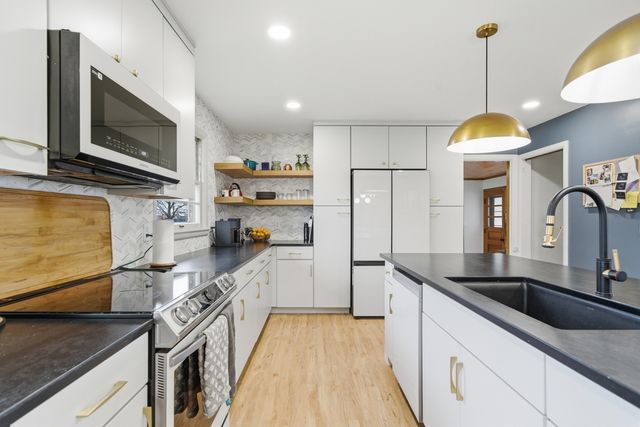 1920 S 4th Street, Dekalb, IL 60115