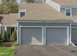 41 Ridgefield Drive, Voorheesville, NY 12186