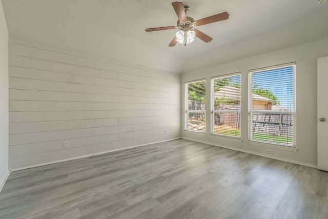 912 Hidden Oaks Drive, Burleson, TX 76028