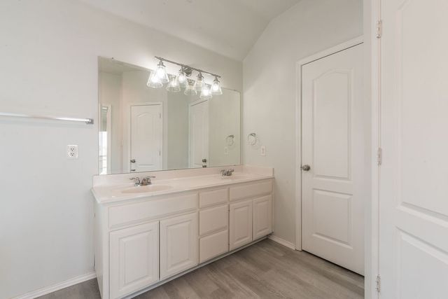 912 Hidden Oaks Drive, Burleson, TX 76028