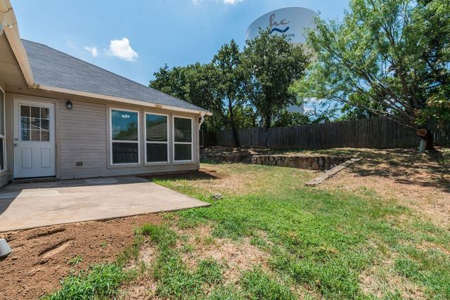 912 Hidden Oaks Drive, Burleson, TX 76028