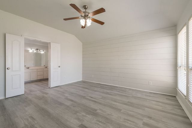 912 Hidden Oaks Drive, Burleson, TX 76028