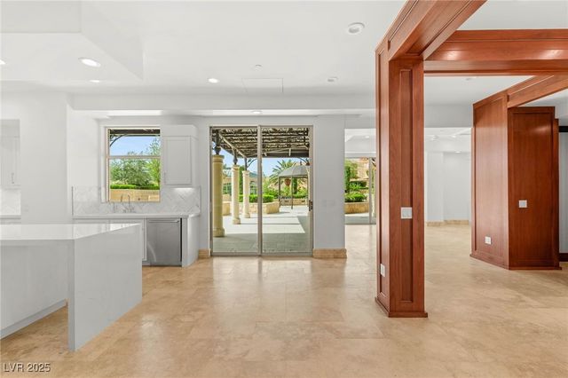 9101 Alta Drive 102, Las Vegas, NV 89145