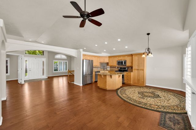4561 S LORI LEIGH LN, Millcreek, UT 84117