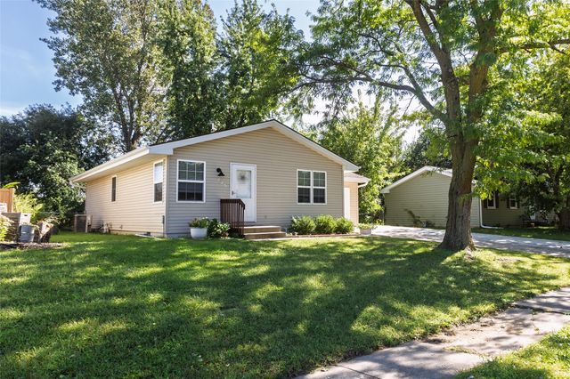 225 10th Street SE, Bondurant, IA 50035