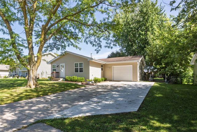 225 10th Street SE, Bondurant, IA 50035