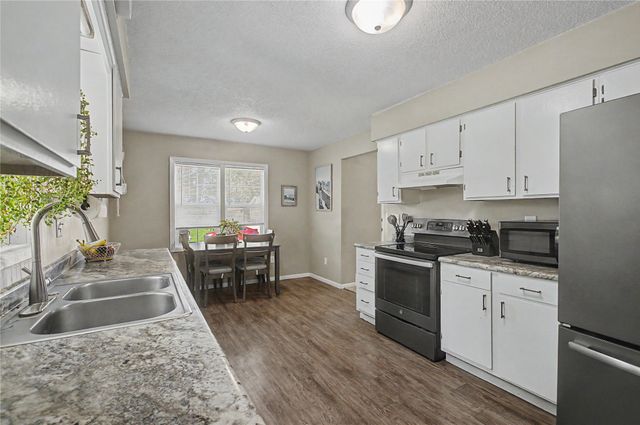 225 10th Street SE, Bondurant, IA 50035