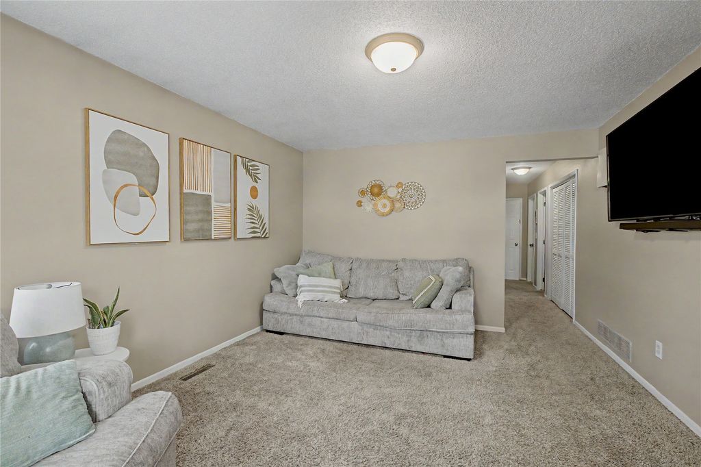 225 10th Street SE, Bondurant, IA 50035
