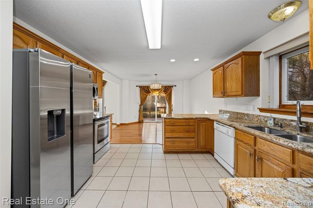 4438 Great Oaks Drive, Grand Blanc, MI 48439