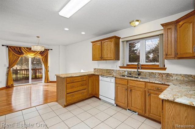 4438 Great Oaks Drive, Grand Blanc, MI 48439