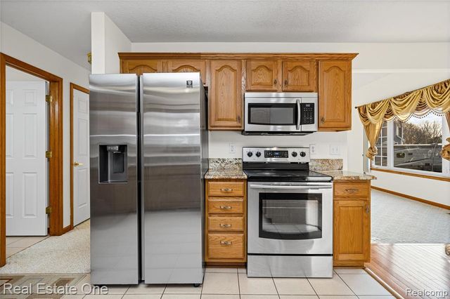 4438 Great Oaks Drive, Grand Blanc, MI 48439