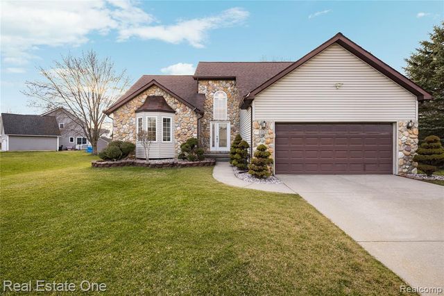 4438 Great Oaks Drive, Grand Blanc, MI 48439