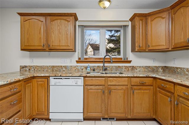 4438 Great Oaks Drive, Grand Blanc, MI 48439