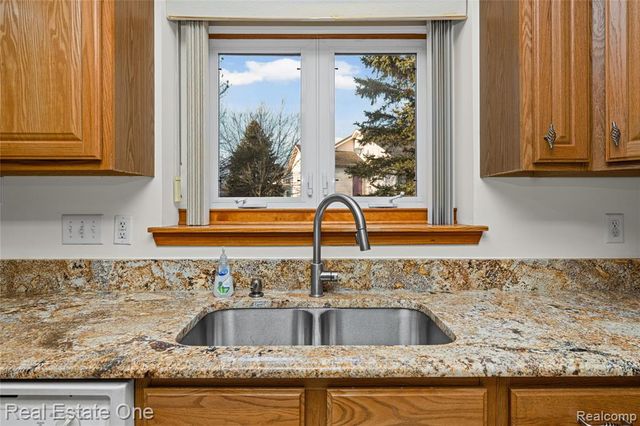 4438 Great Oaks Drive, Grand Blanc, MI 48439