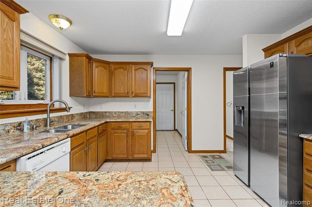 4438 Great Oaks Drive, Grand Blanc, MI 48439