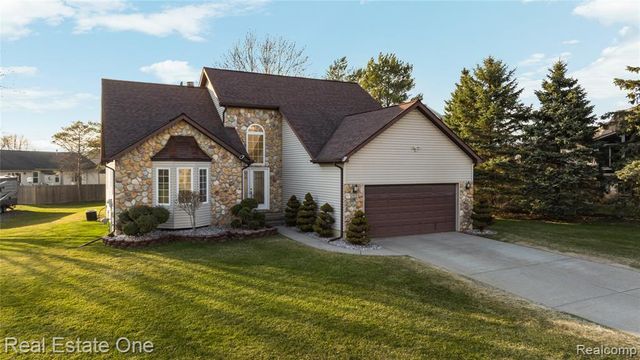 4438 Great Oaks Drive, Grand Blanc, MI 48439