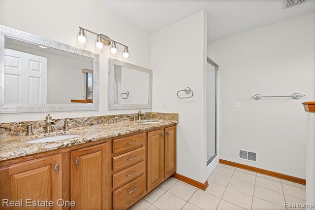 4438 Great Oaks Drive, Grand Blanc, MI 48439