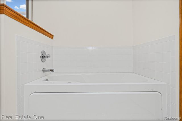 4438 Great Oaks Drive, Grand Blanc, MI 48439