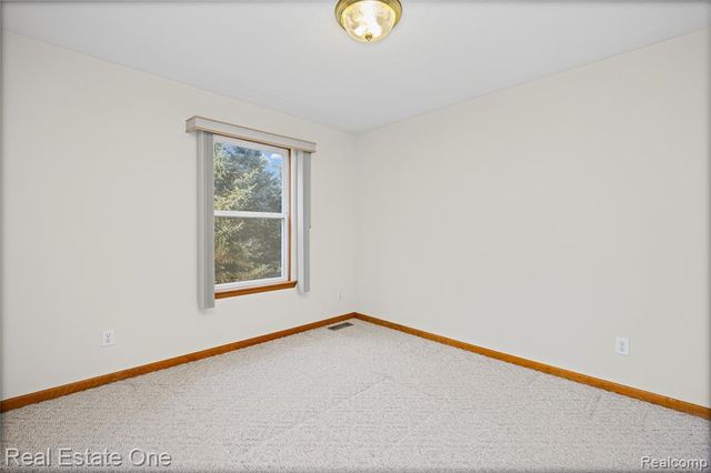 4438 Great Oaks Drive, Grand Blanc, MI 48439