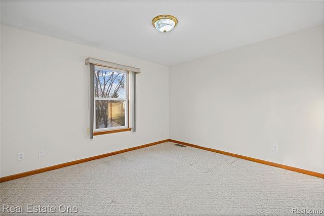 4438 Great Oaks Drive, Grand Blanc, MI 48439