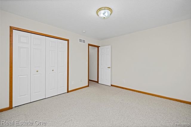 4438 Great Oaks Drive, Grand Blanc, MI 48439