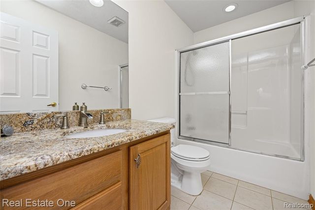 4438 Great Oaks Drive, Grand Blanc, MI 48439