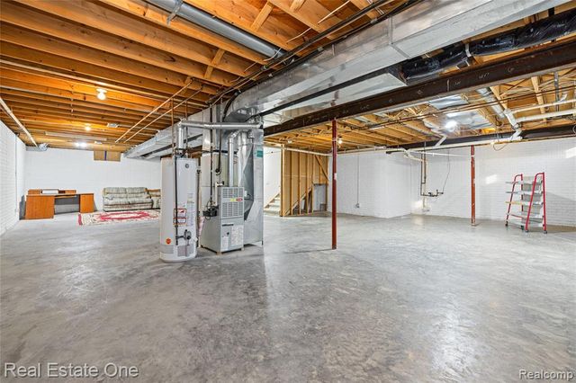 4438 Great Oaks Drive, Grand Blanc, MI 48439