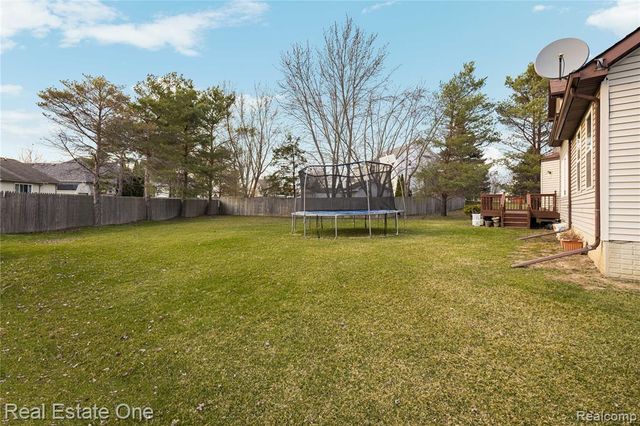 4438 Great Oaks Drive, Grand Blanc, MI 48439