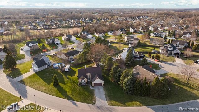 4438 Great Oaks Drive, Grand Blanc, MI 48439