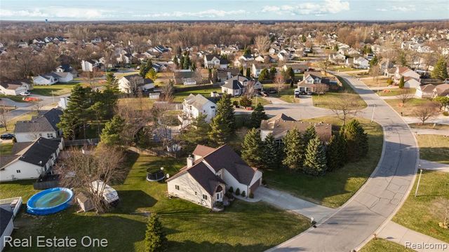 4438 Great Oaks Drive, Grand Blanc, MI 48439