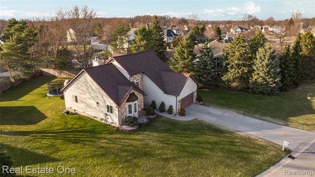4438 Great Oaks Drive, Grand Blanc, MI 48439