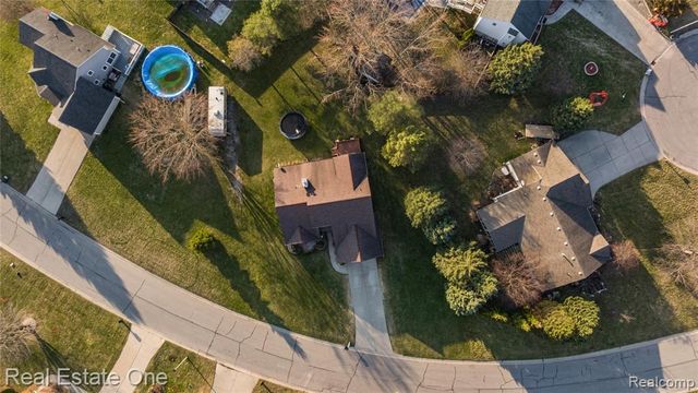 4438 Great Oaks Drive, Grand Blanc, MI 48439