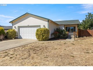 332 GALLAHAD Loop, Myrtle Creek, OR 97457