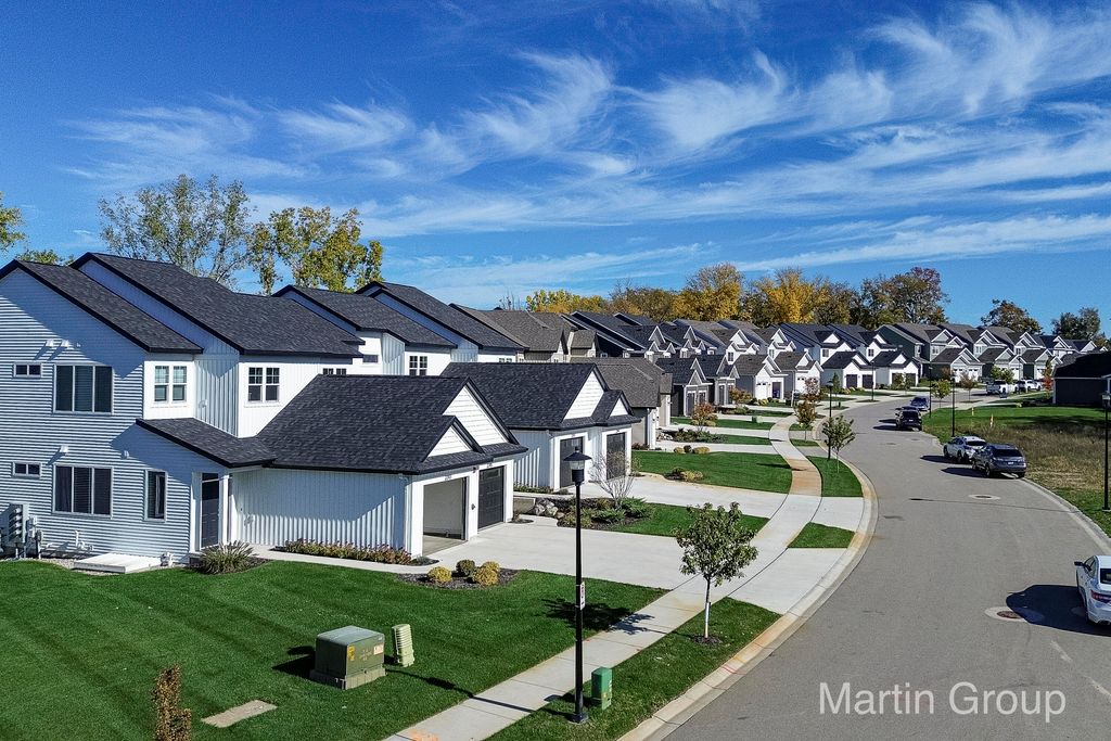 2243 Watertown Way Ne 62, City Of Grand Rapids, MI 49505