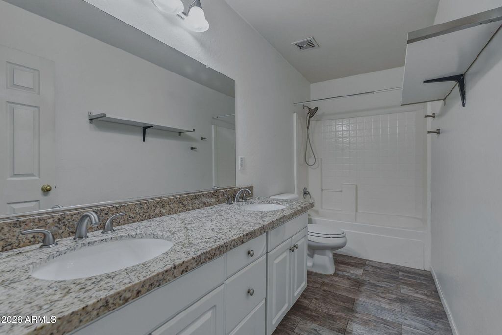 Image 29 of property listing at 12354 W HIGHLAND Avenue, Avondale, AZ 85392