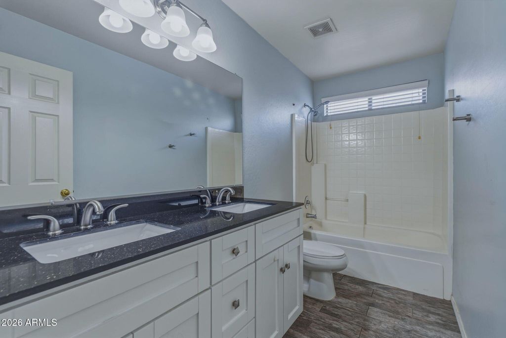 Image 38 of property listing at 12354 W HIGHLAND Avenue, Avondale, AZ 85392
