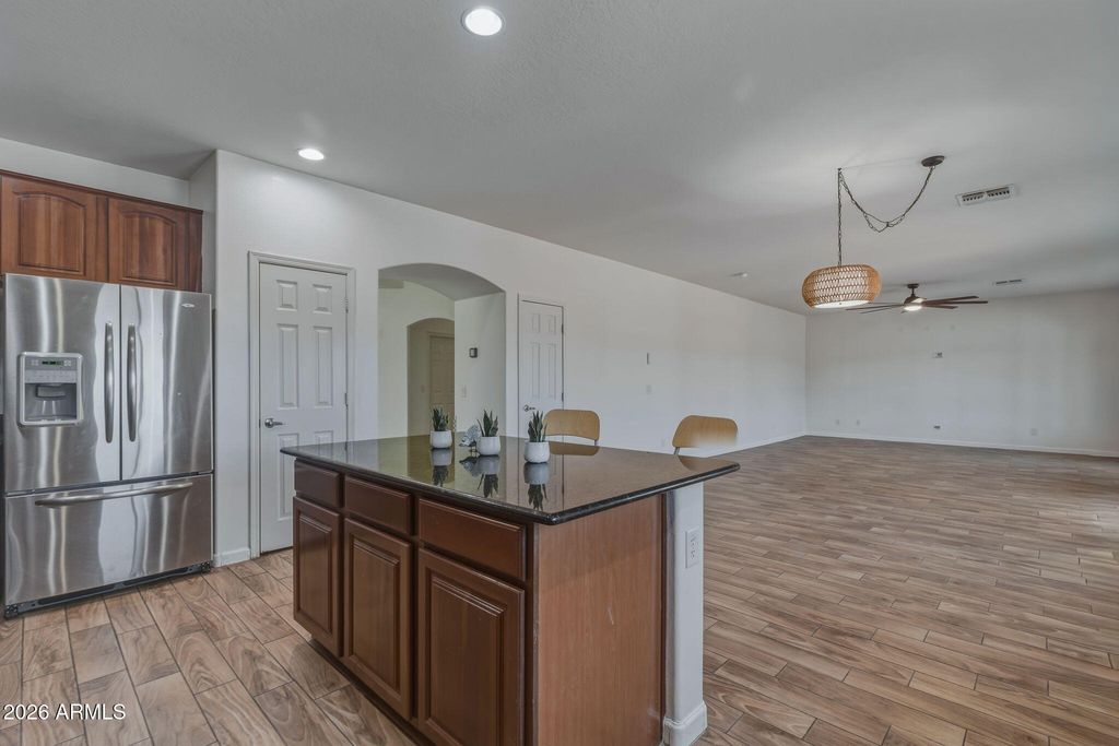 Image 6 of property listing at 12354 W HIGHLAND Avenue, Avondale, AZ 85392