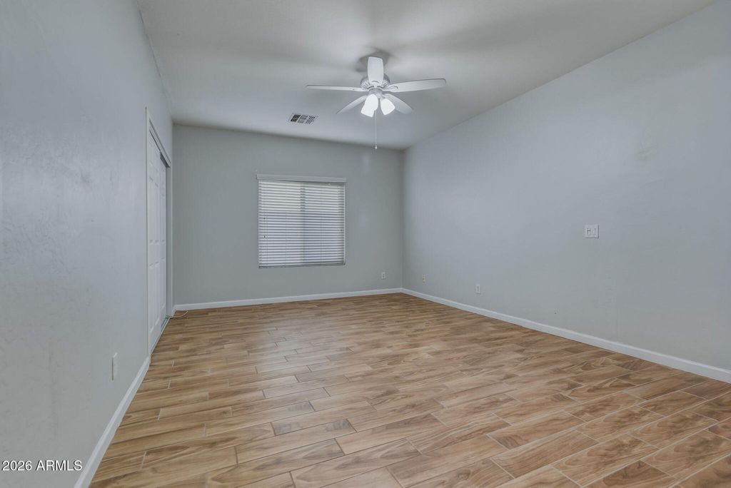 Image 8 of property listing at 12354 W HIGHLAND Avenue, Avondale, AZ 85392