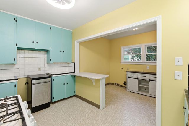 2704 E Michigan Avenue, Fresno, CA 93703