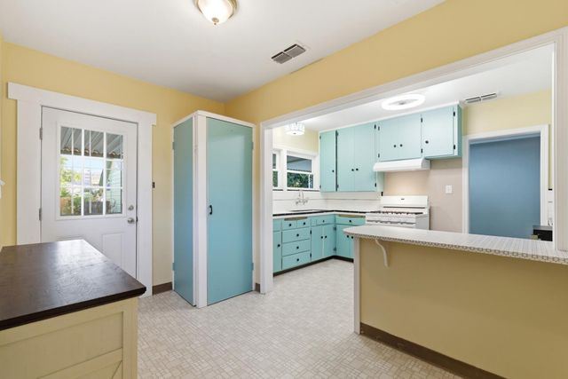 2704 E Michigan Avenue, Fresno, CA 93703