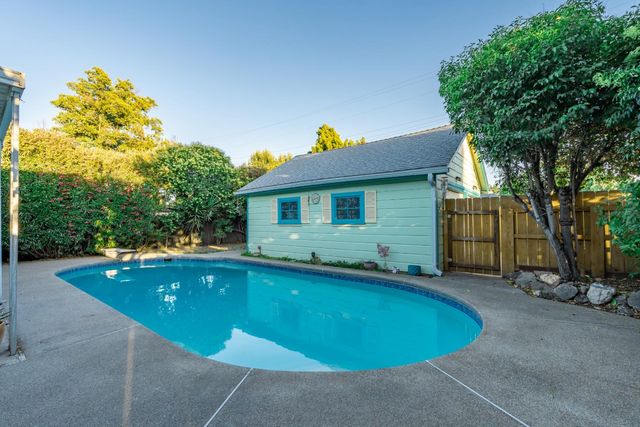 2704 E Michigan Avenue, Fresno, CA 93703