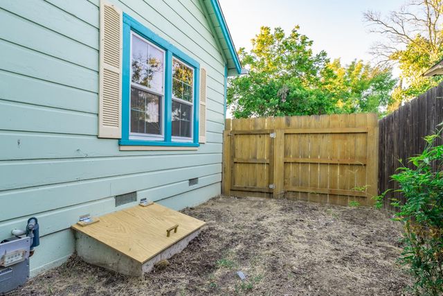 2704 E Michigan Avenue, Fresno, CA 93703
