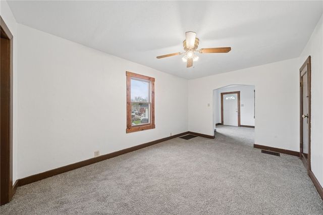 312 Harrison Ave, East Vandergrift, PA 15629