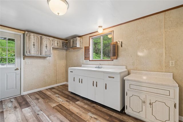 312 Harrison Ave, East Vandergrift, PA 15629